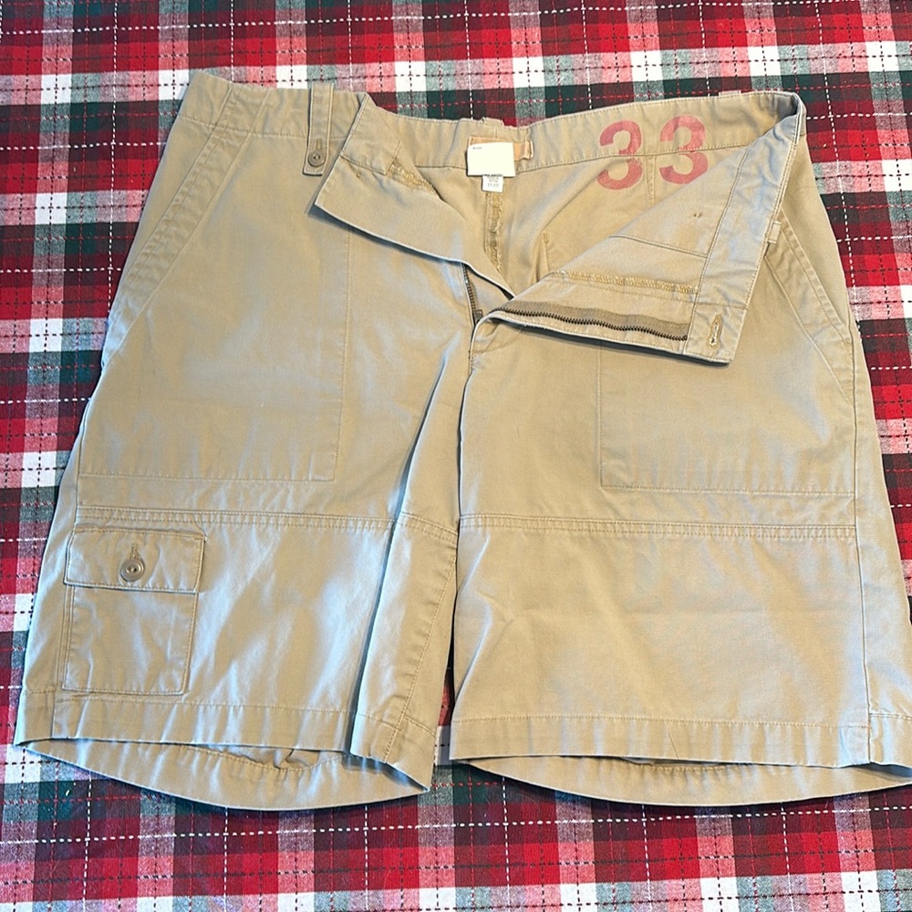 Gap Cadet size 33 khaki shorts